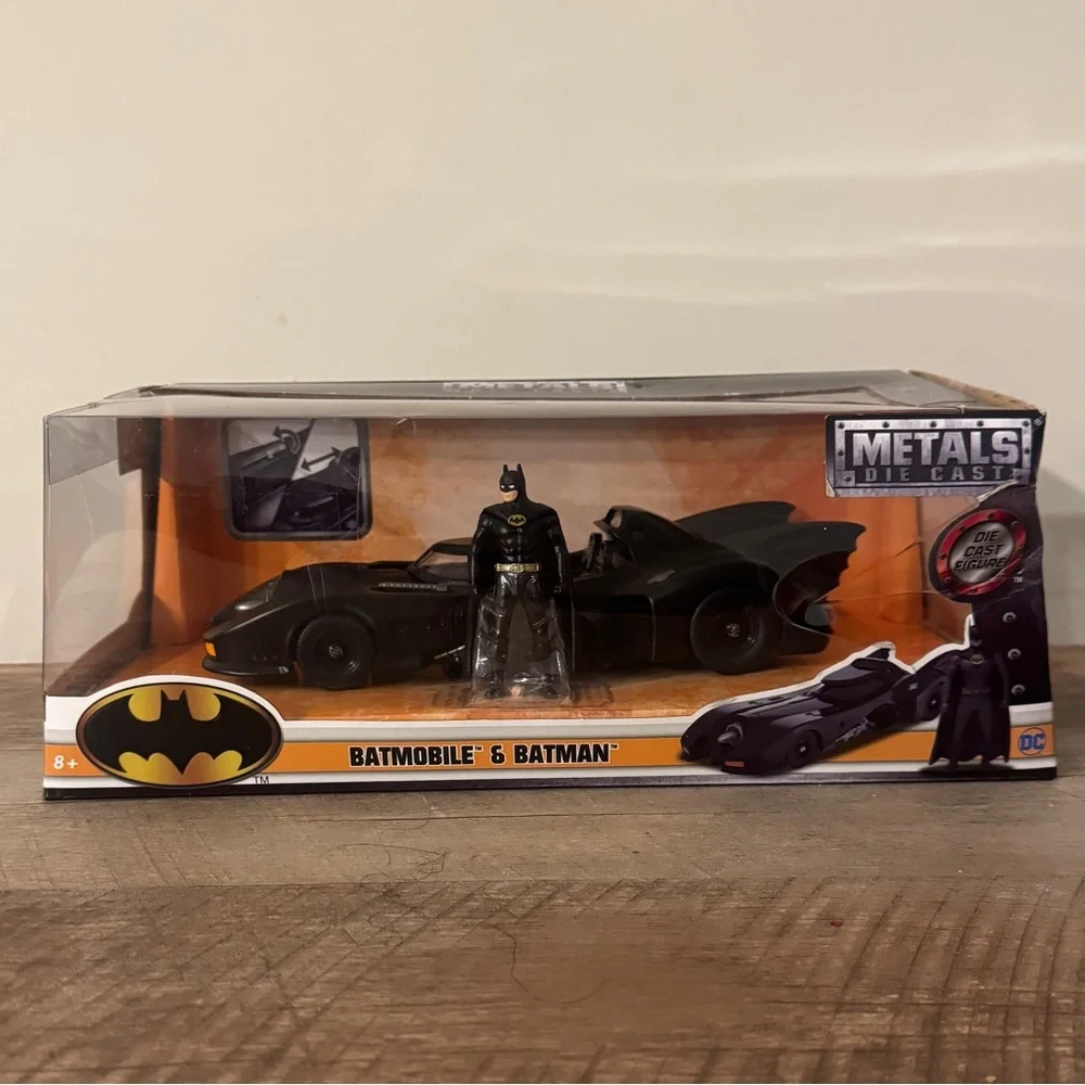 Jada Toys Diecast 1:24 1989 Batmobile with Batman Figure NEW